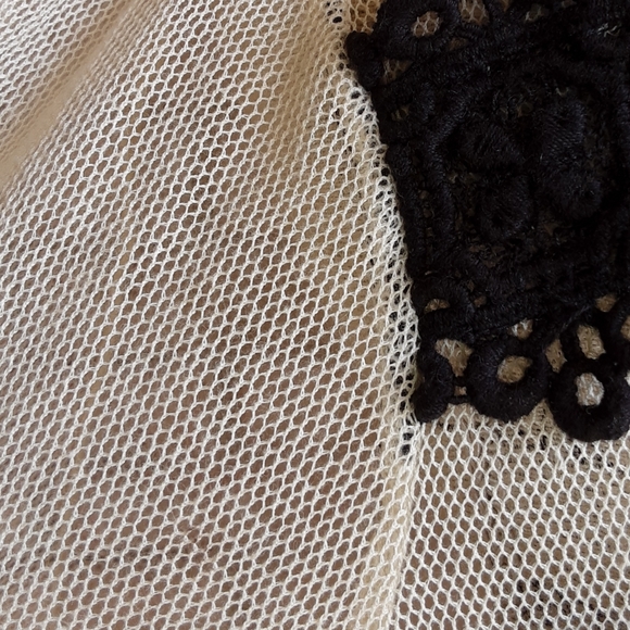 Leifnotes lace button sweater size 2. - Picture 8 of 9